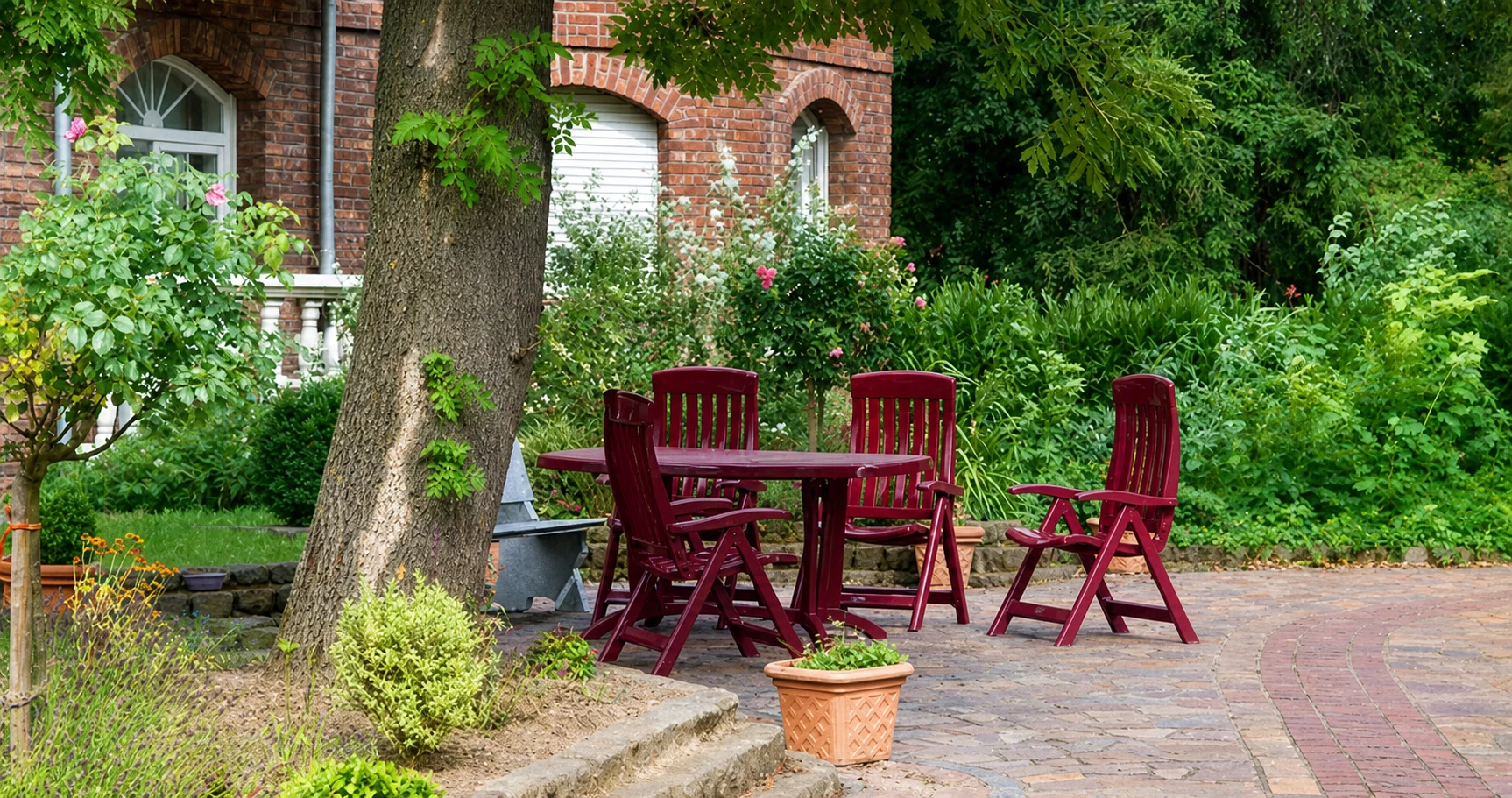 Sitzplatz im Garten der Erftflora