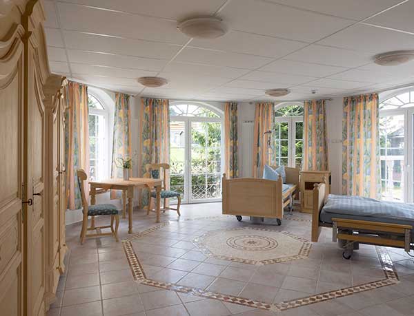 Großzügiges Turmzimmer der Eifelgold