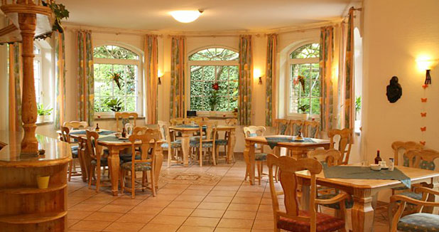 Heller Speisesaal der Erftflora